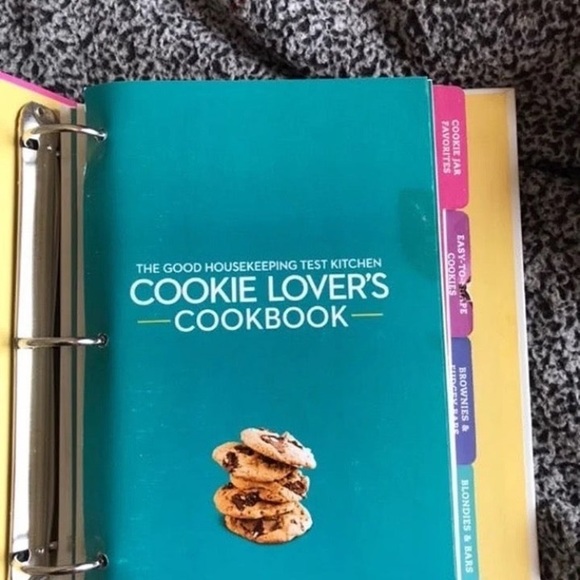 Good Housekeeping Test Kitchen Cookie Lover's Cookbook baking recipe treat book - Picture 3 of 3